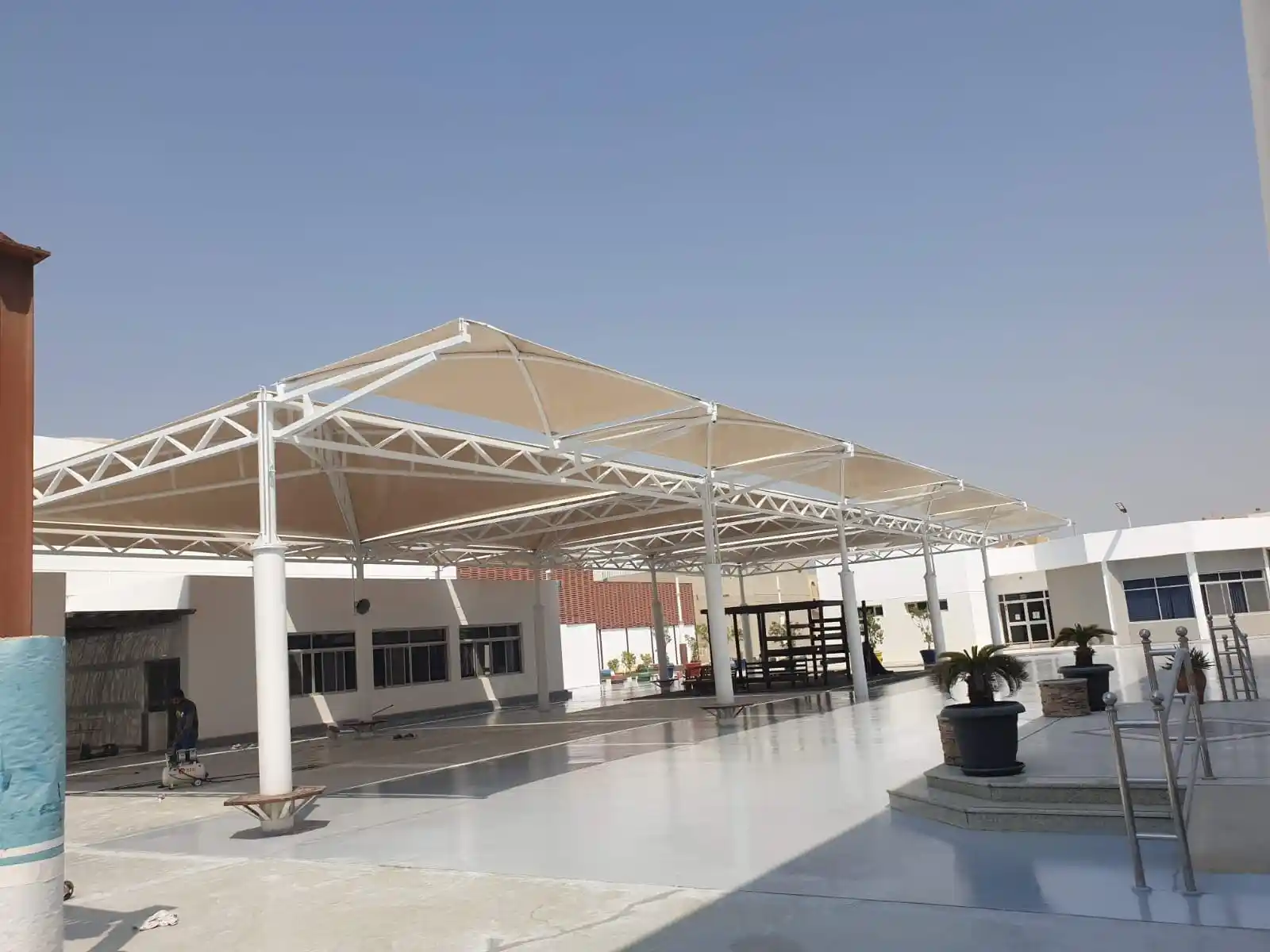 مظلات سيارات متحركة